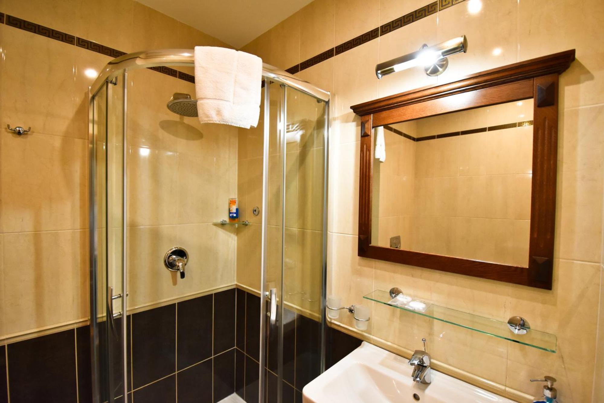 Country Saloon Bela Hotel Ngoại thất bức ảnh