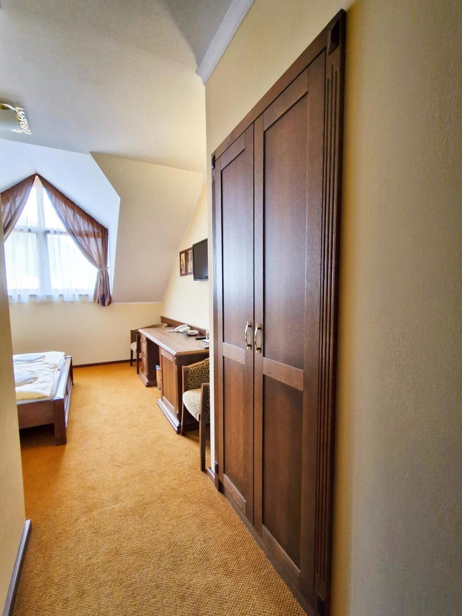 Country Saloon Bela Hotel Phòng bức ảnh