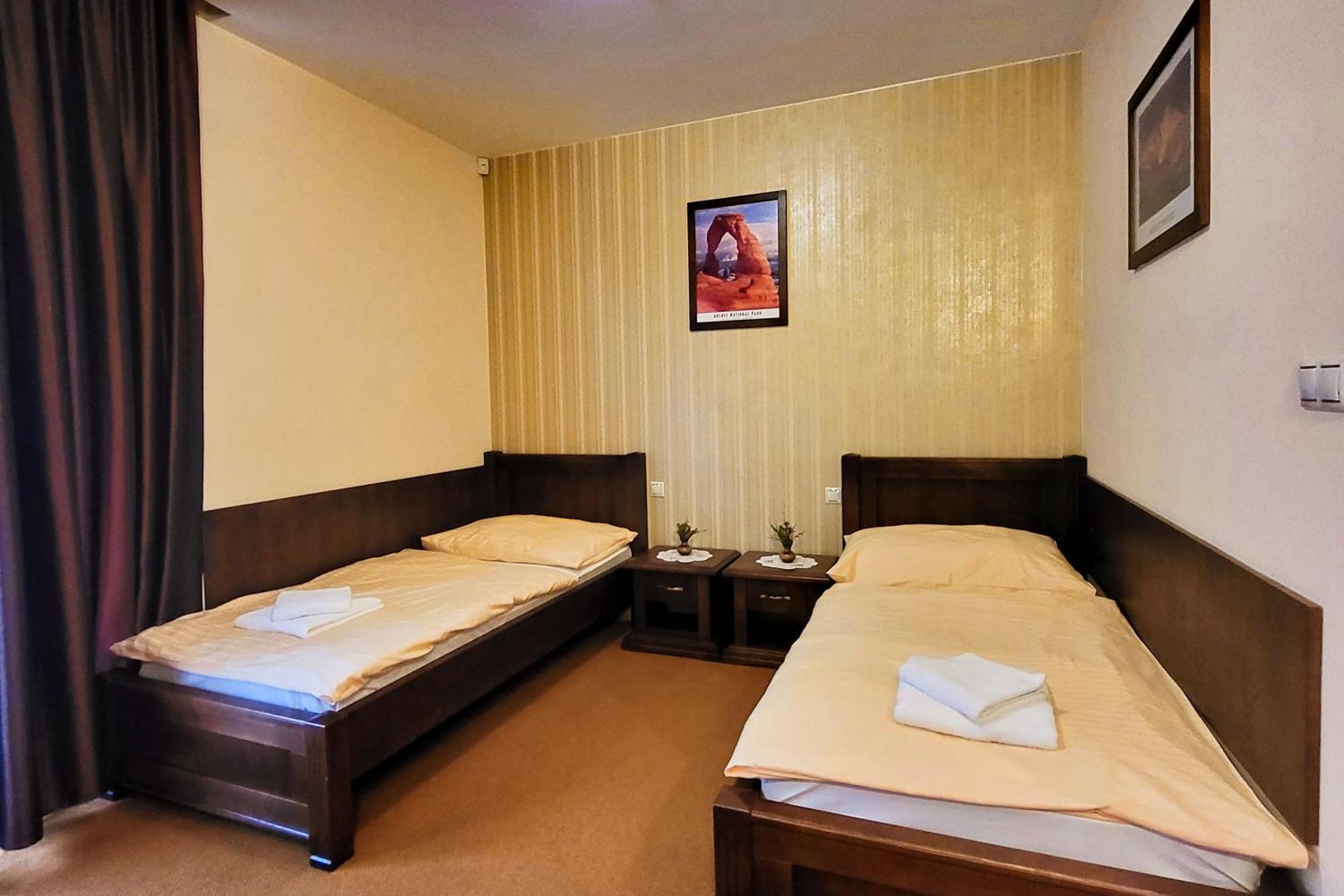 Country Saloon Bela Hotel Phòng bức ảnh