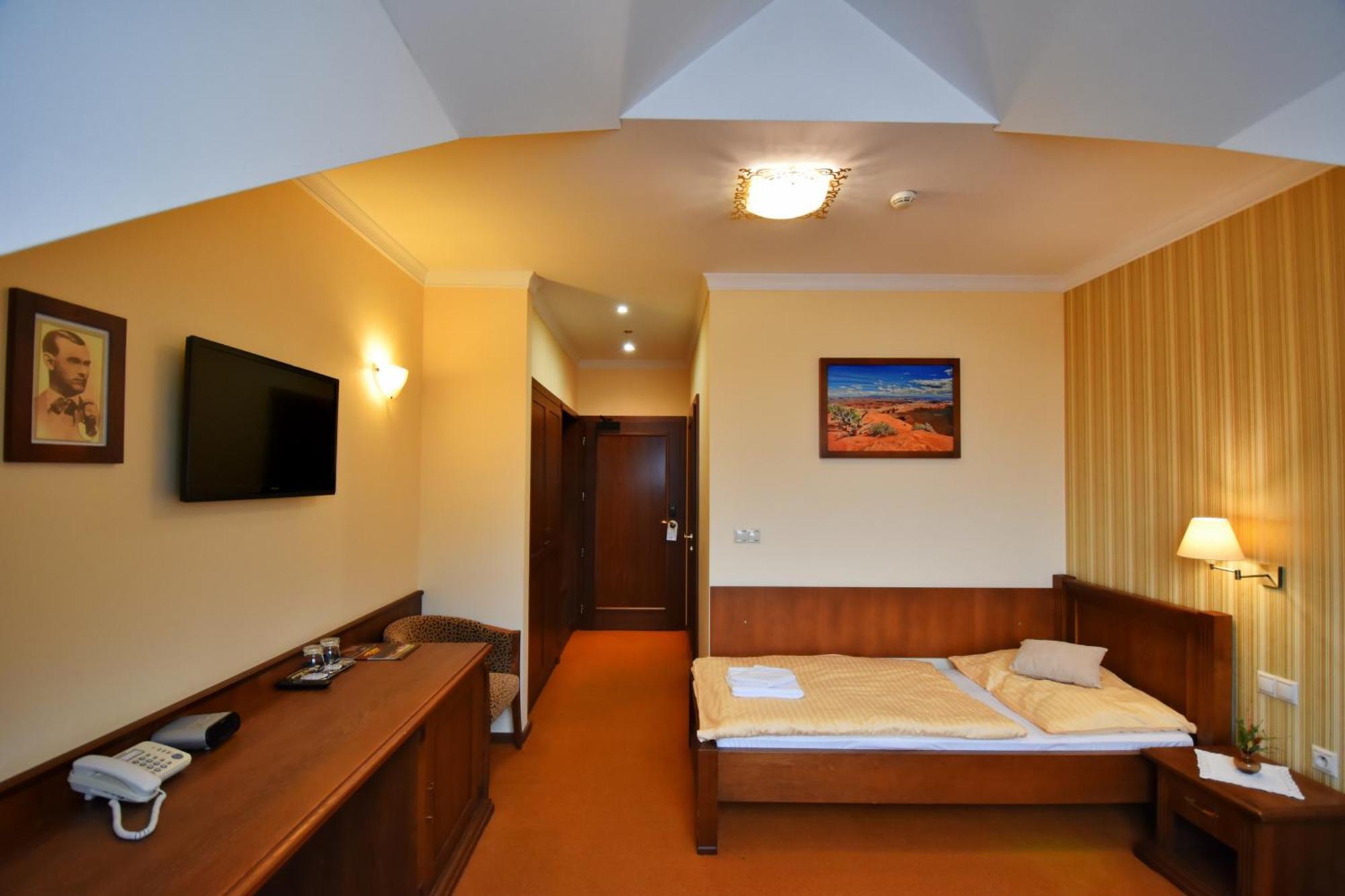 Country Saloon Bela Hotel Phòng bức ảnh