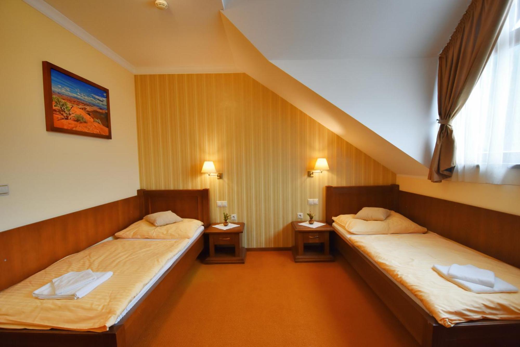 Country Saloon Bela Hotel Phòng bức ảnh