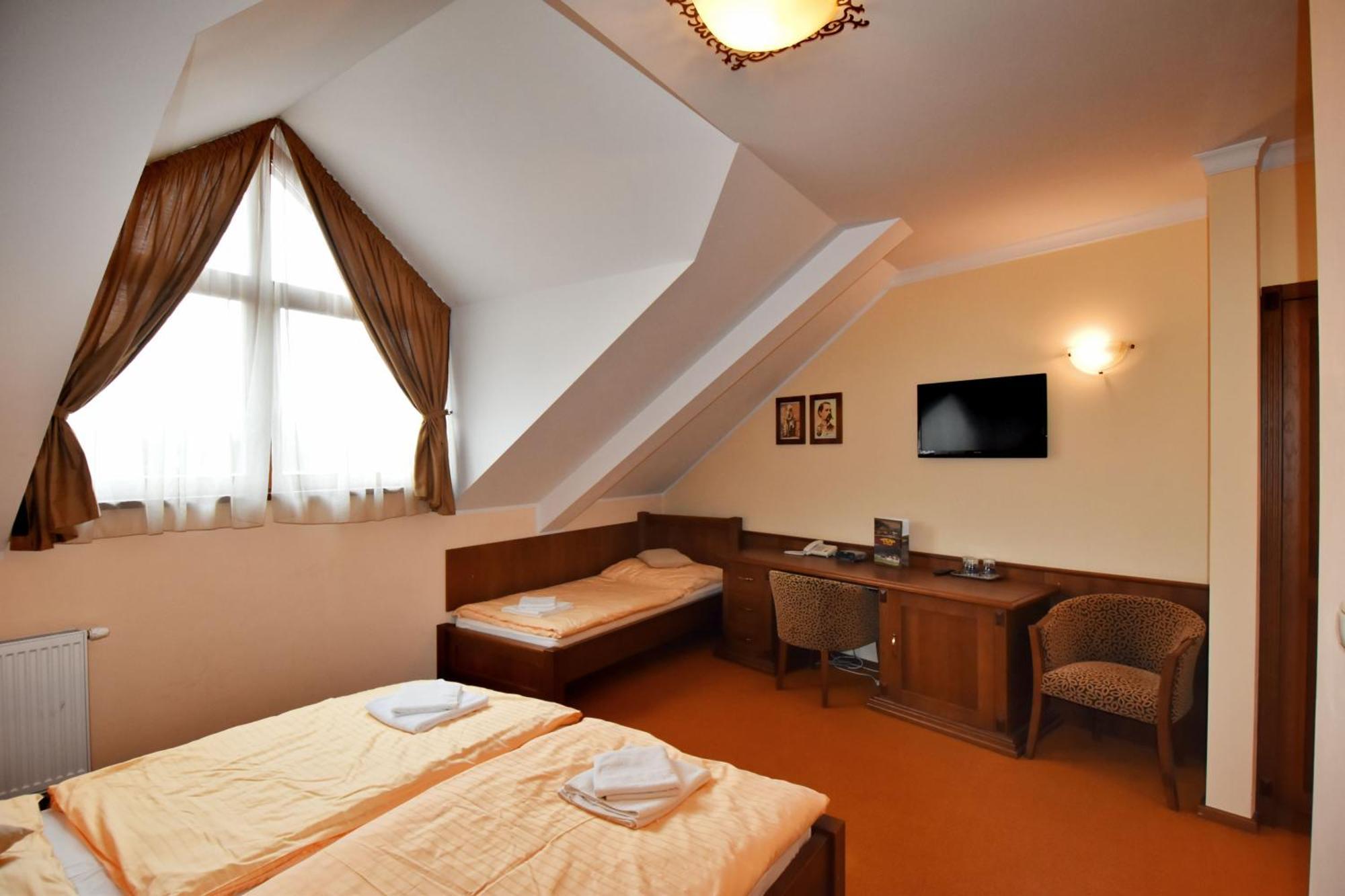 Country Saloon Bela Hotel Phòng bức ảnh