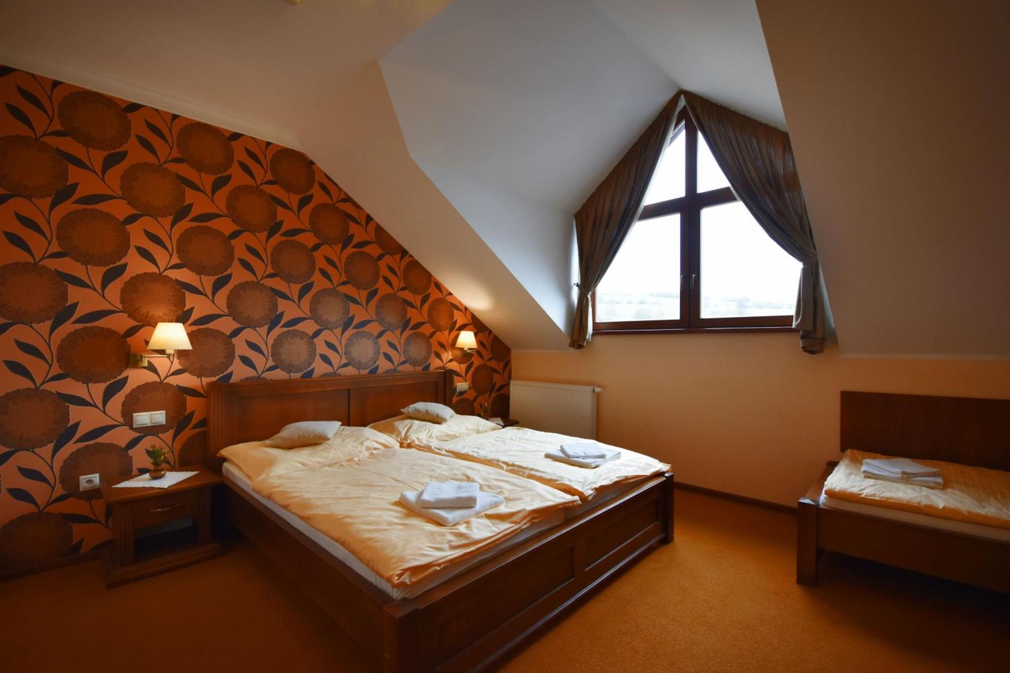 Country Saloon Bela Hotel Phòng bức ảnh
