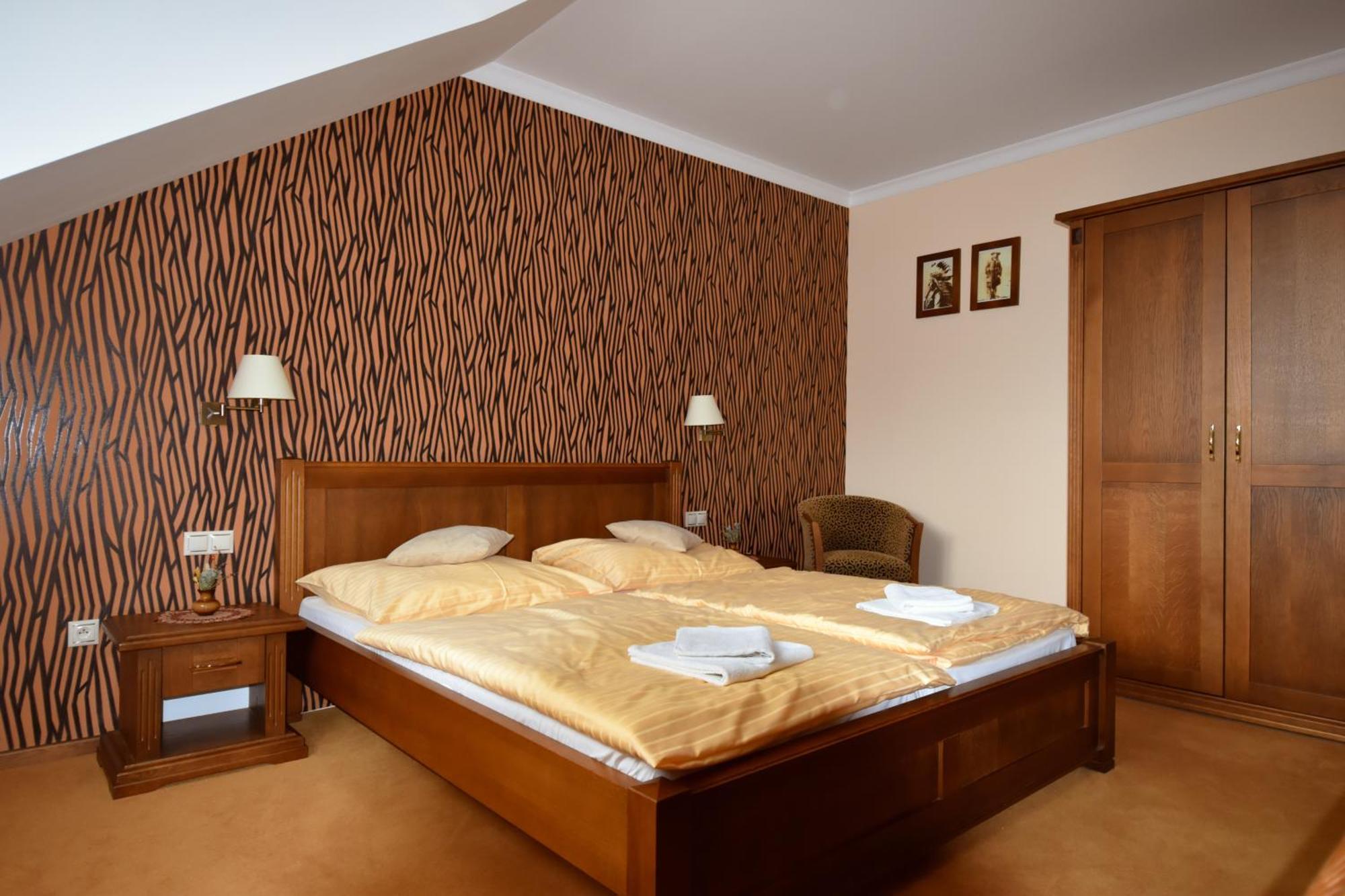 Country Saloon Bela Hotel Phòng bức ảnh