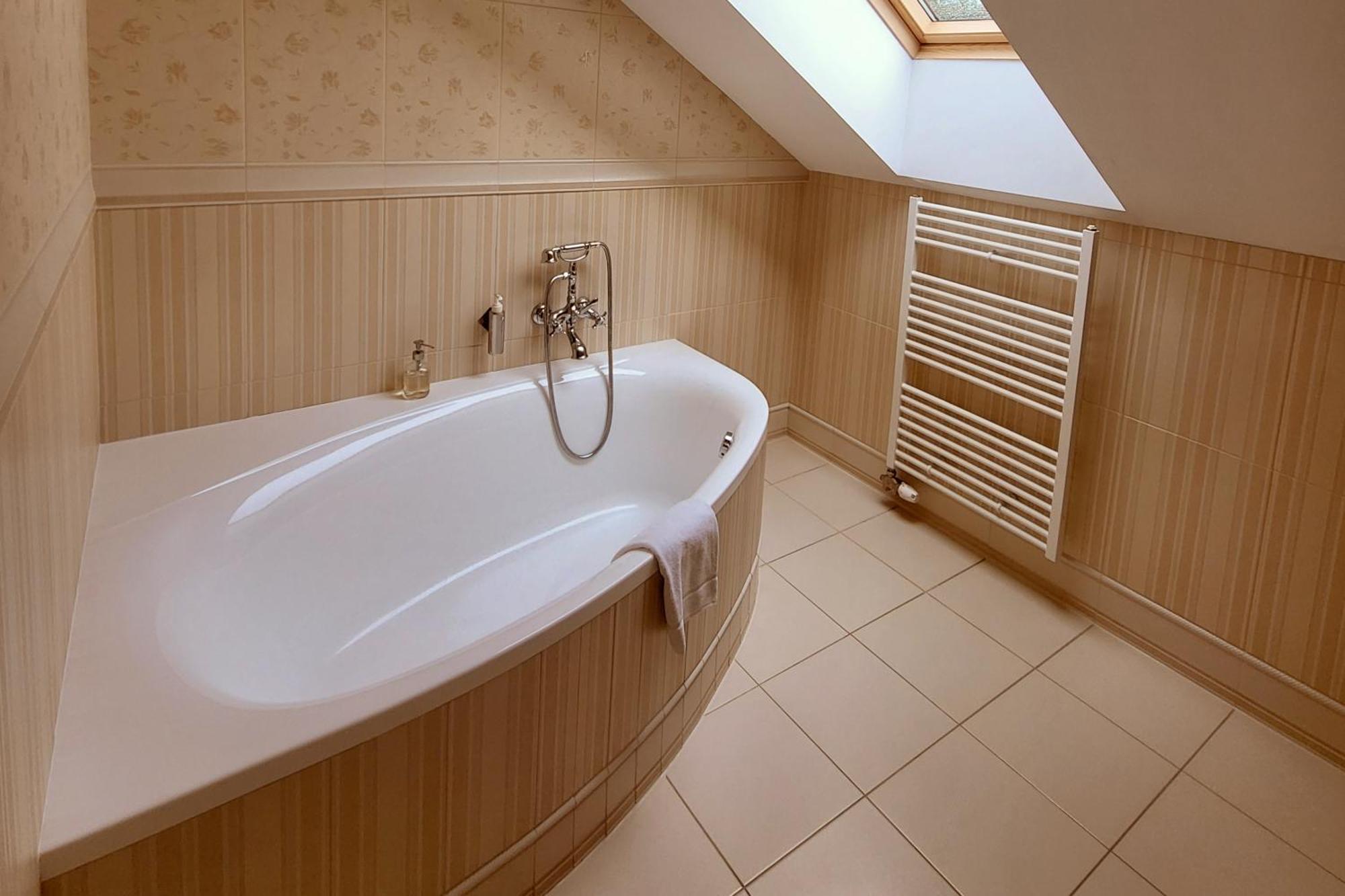 Country Saloon Bela Hotel Phòng bức ảnh