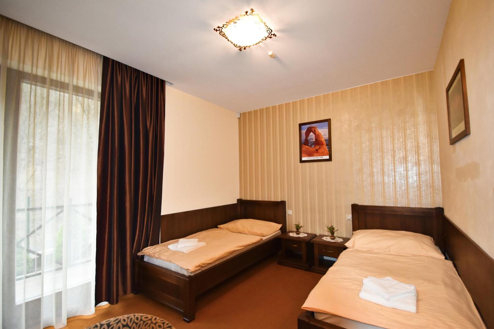 Country Saloon Bela Hotel Phòng bức ảnh
