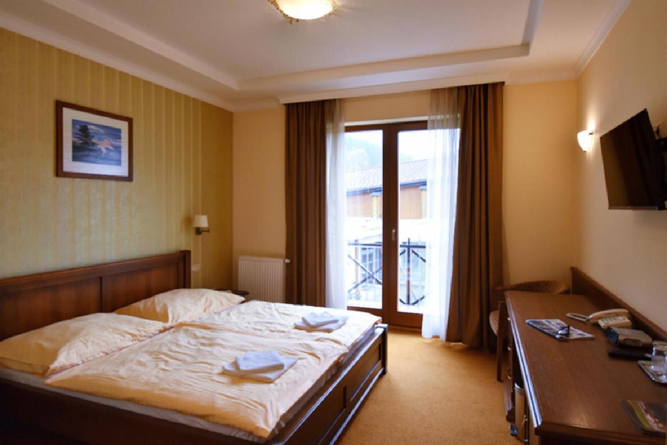 Country Saloon Bela Hotel Ngoại thất bức ảnh